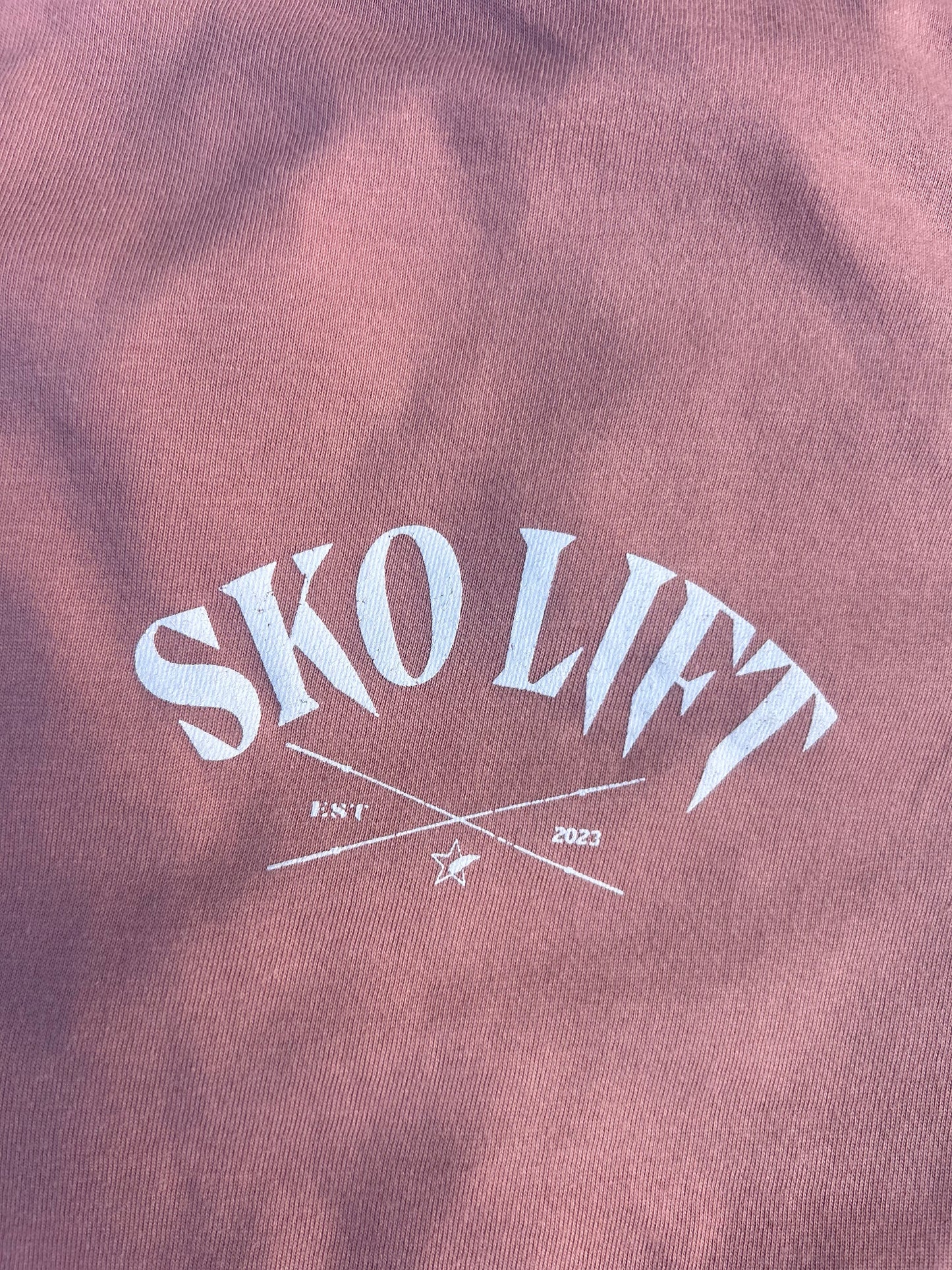 SKO LIFT TEE